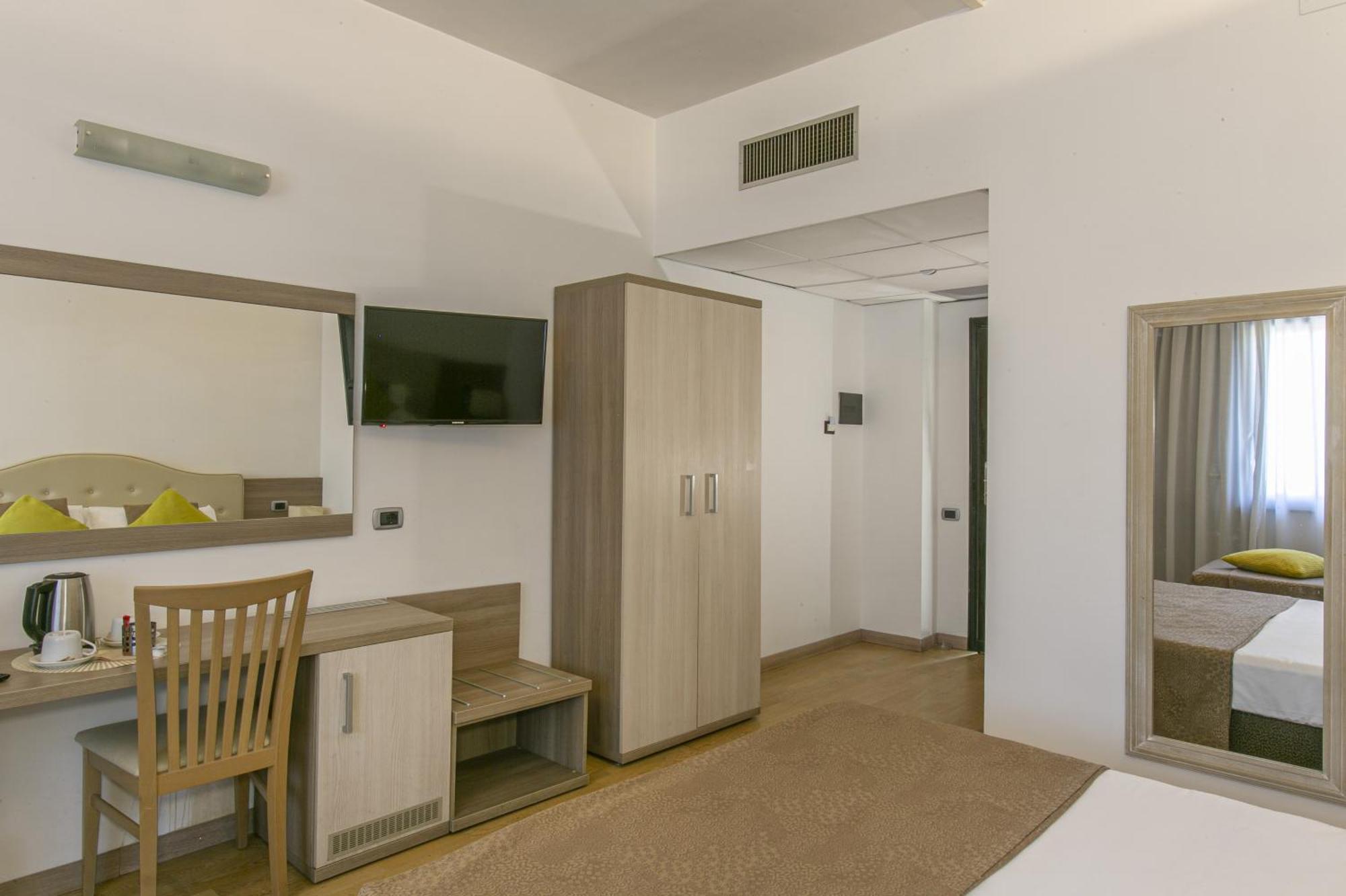 Hotel Boomerang Roma La Massimina-Casal Lumbroso Esterno foto